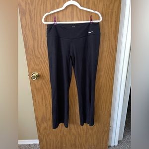 Nike Dri Fit Srtaight Leg Pants Size Large Short only worn a few times